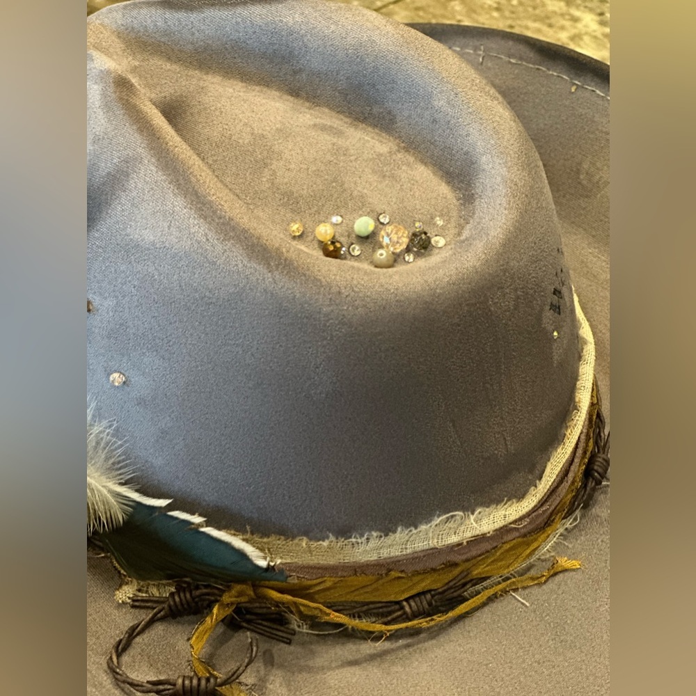 Lainey Wilson Inspired Western Festival Hat - Picture 4 of 12